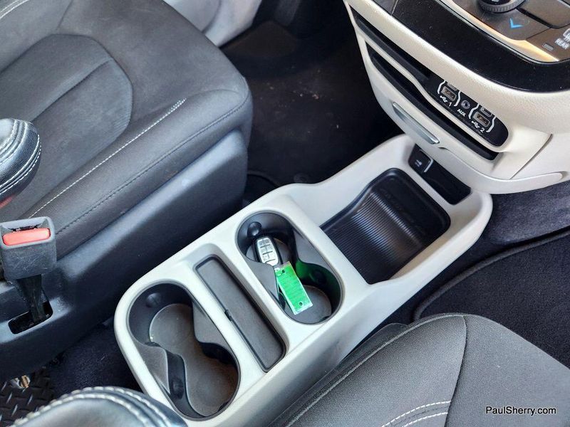 2022 Chrysler Voyager LXImage 49