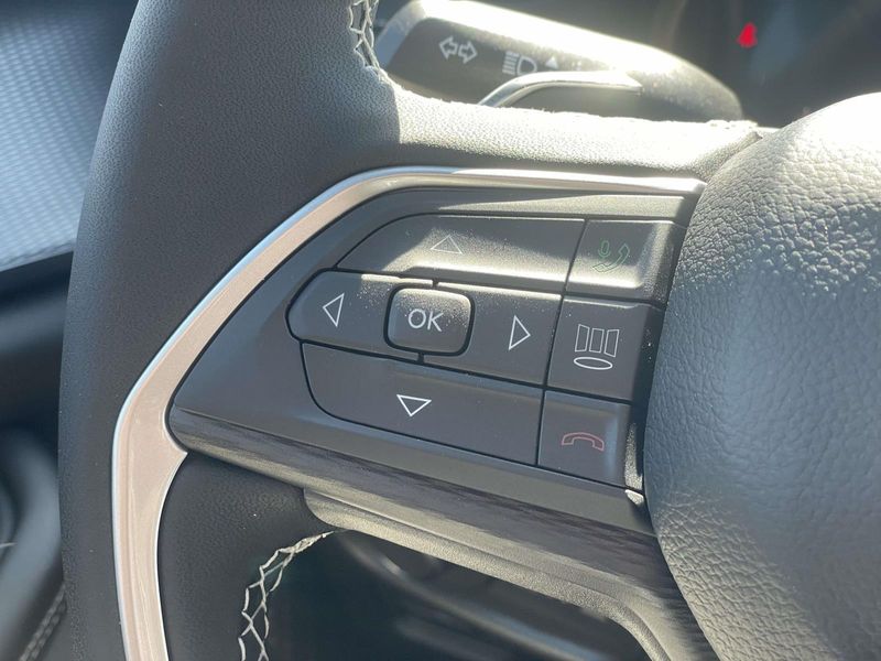 New 2026 Jeep Grand Cherokee L Laredo 4x2