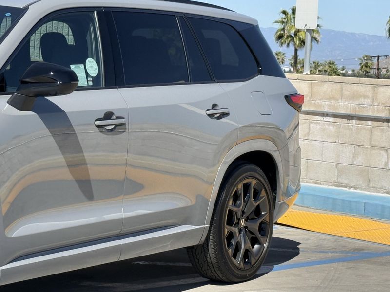 New 2026 Lexus TX 500h F SPORT Performance LuxuryImage 8