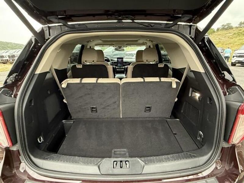 2023 Ford Explorer Limited photo 3