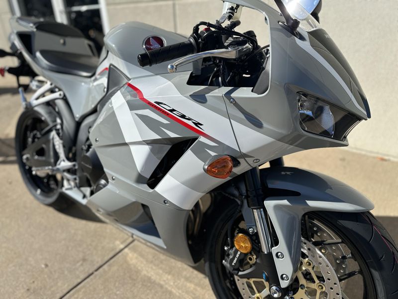 2025 Honda CBR600RRImage 7