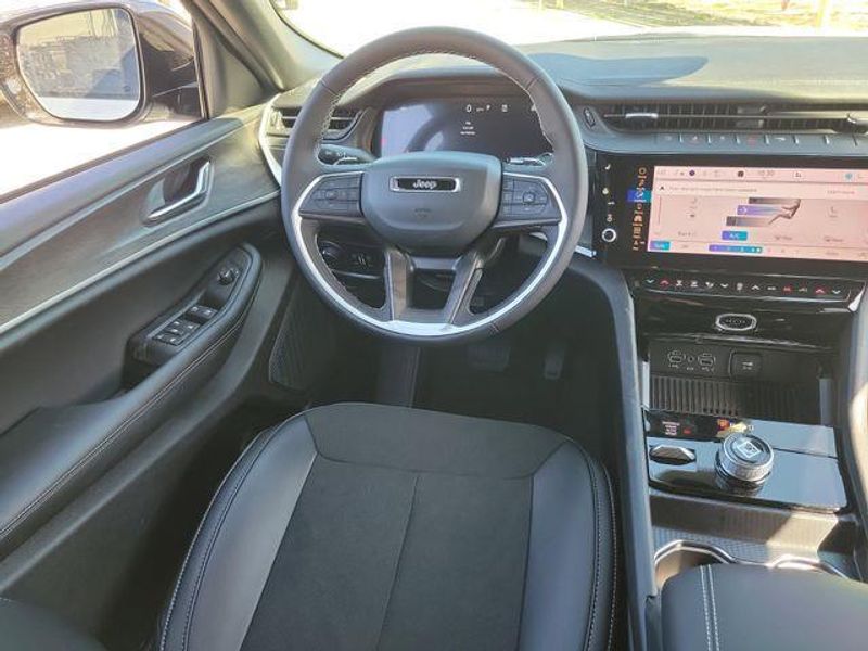 New 2026 Jeep Grand Cherokee Laredo Altitude 4x4