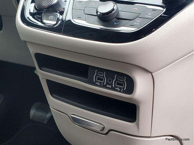 2023 Chrysler Voyager LXImage 29