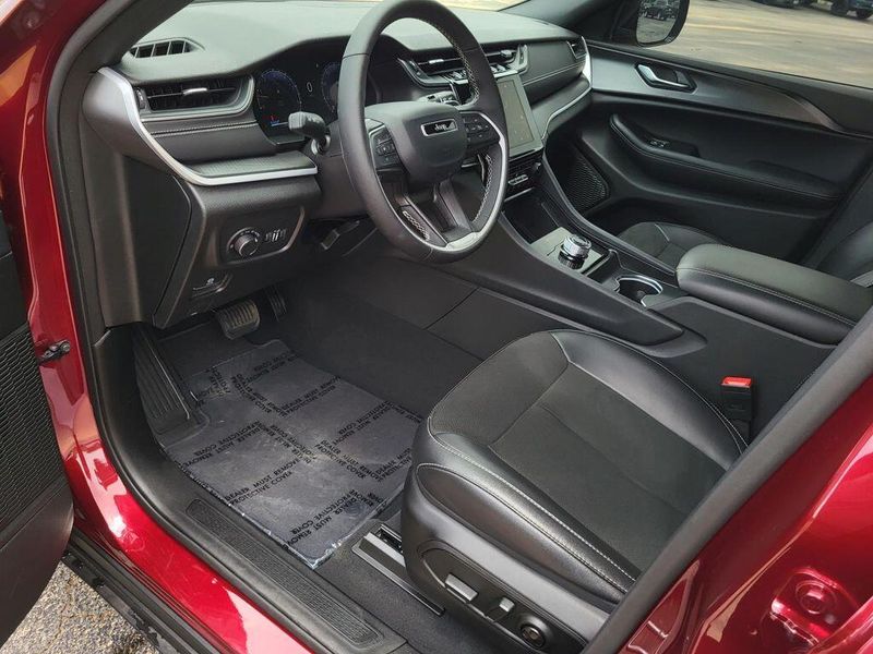 2025 Jeep Grand Cherokee L Altitude XImage 29