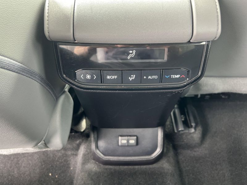 Used 2023 Toyota Highlander LImage 21