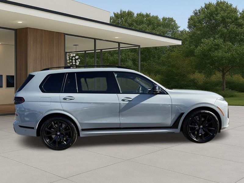 Used 2025 BMW X7 M60iImage 7