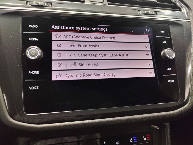 Used 2024 Volkswagen Tiguan AWD SEL R-Line w/Sunroof/NavImage 12