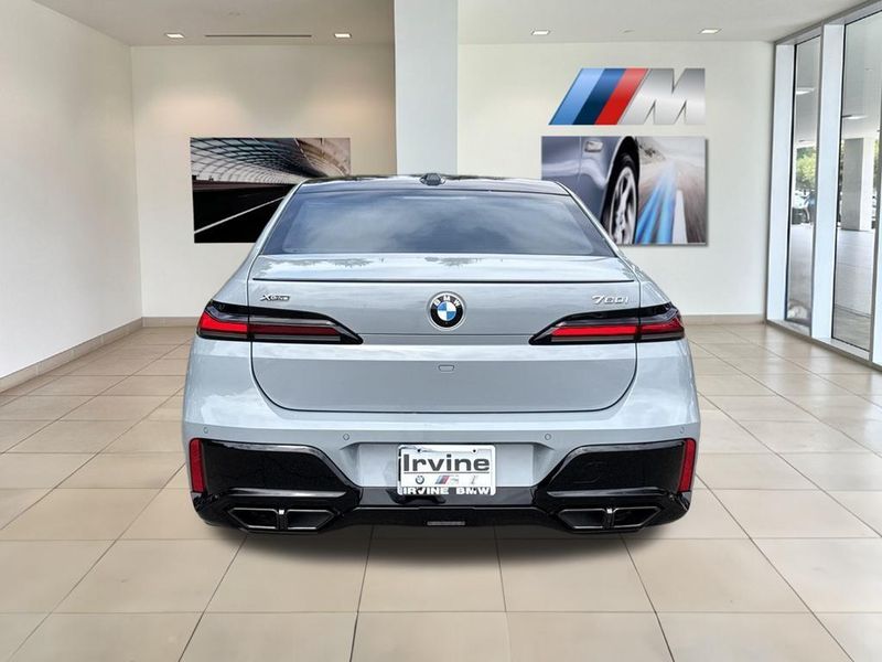 2025 BMW 7 Series 760i xDriveImage 7