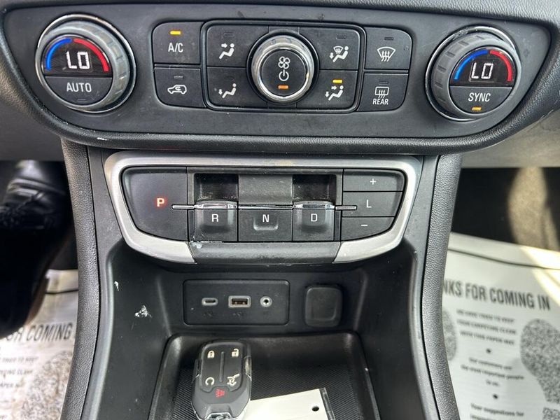 2023 Gmc Terrain SLE photo 24