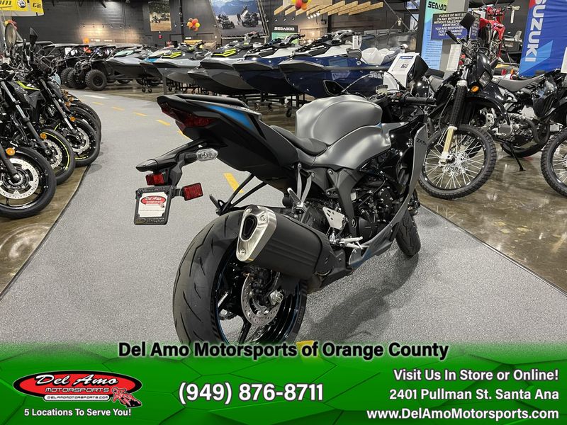 2025 Kawasaki NINJA ZX-6R ABS Image 10