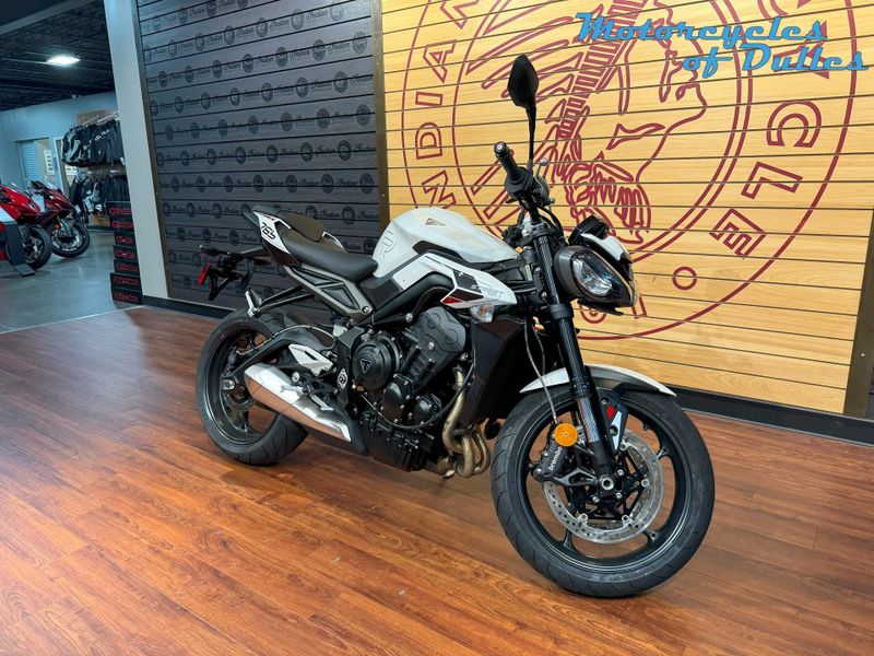 2025 Triumph Street Triple 765 R Image 2