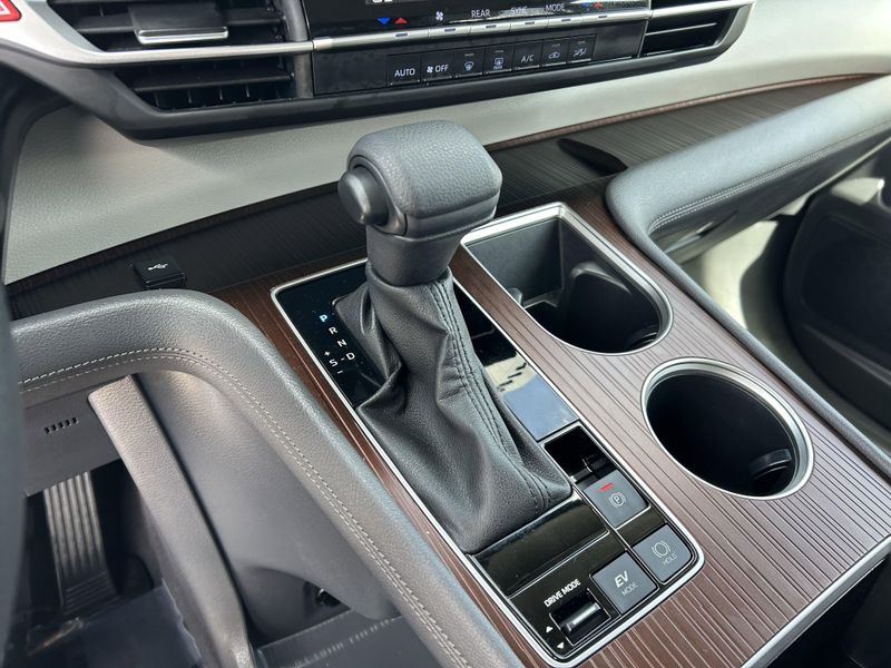 2023 Toyota Sienna LEImage 25