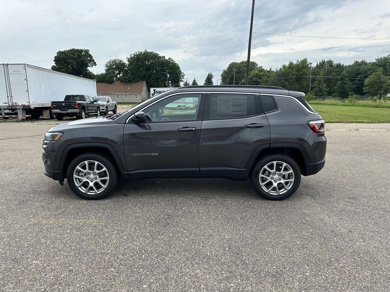 2024 Jeep Compass Latitude Lux 4x4Image 5