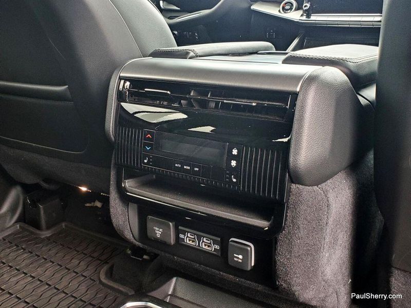 2024 Jeep Wagoneer Series II CarbideImage 33