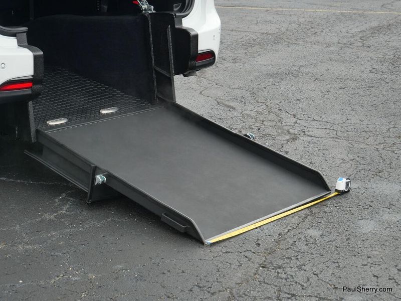 Used 2026 Chrysler Pacifica Select