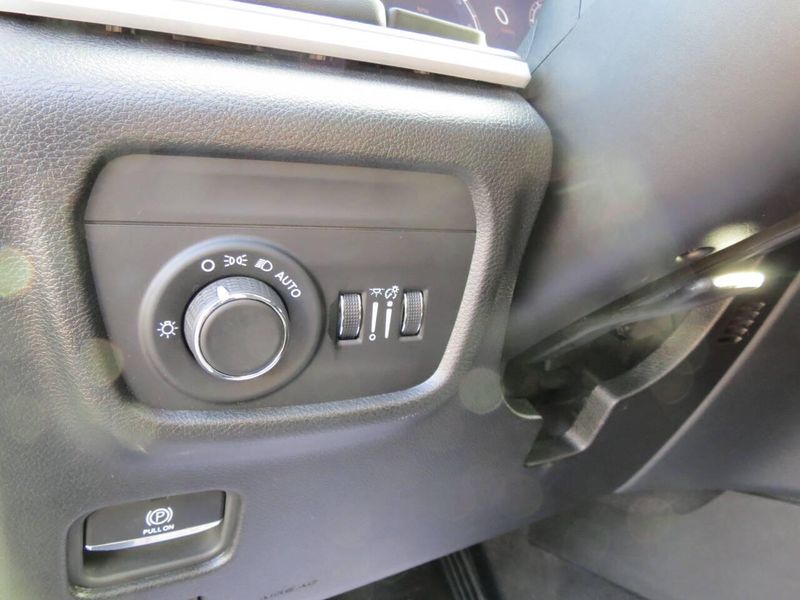 Used 2024 Jeep Grand Cherokee Laredo 4x4 4dr SUVImage 16