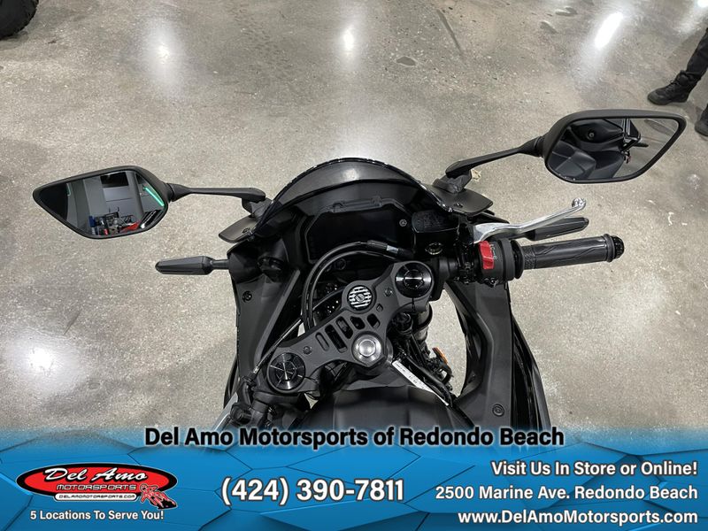 2025 Yamaha YZF-R3 ABS Image 18