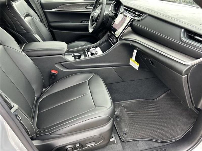 New 2024 Jeep Grand Cherokee Limited 4x4Image 12