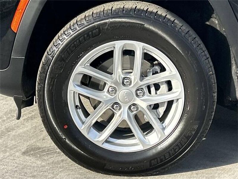 New 2025 Jeep Grand Cherokee Laredo X 4x2Image 10