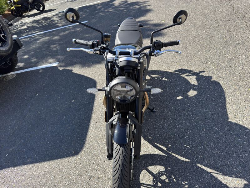2025 Triumph Speed Twin 900 - PHANTOM BLACK 