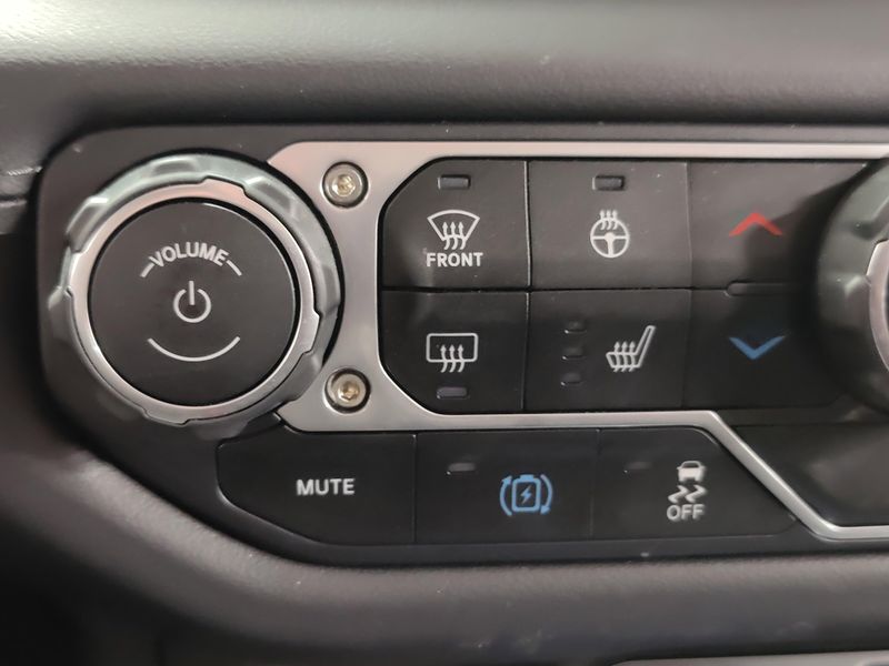 Used 2025 Jeep Wrangler 4xE Sahara 4WDImage 7