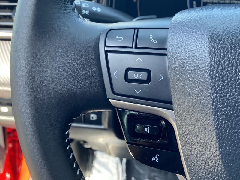 2025 Toyota Camry SEImage 26