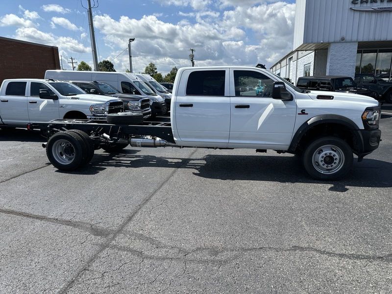 2024 RAM 5500 Tradesman Chassis Crew Cab 4x4 84