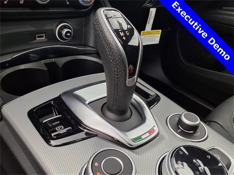 2025 Alfa Romeo Stelvio Image 24