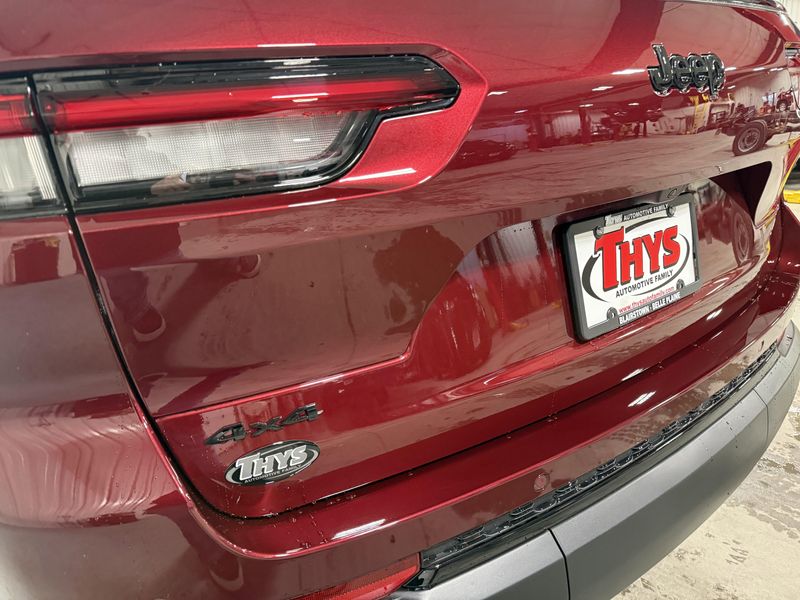 New 2025 Jeep Grand Cherokee L Altitude 4x4Image 5