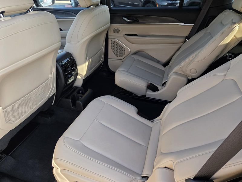 Used 2023 Jeep Grand Cherokee L Limited 4x2