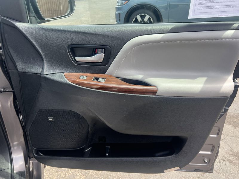 Used 2020 Toyota Sienna LimitedImage 27