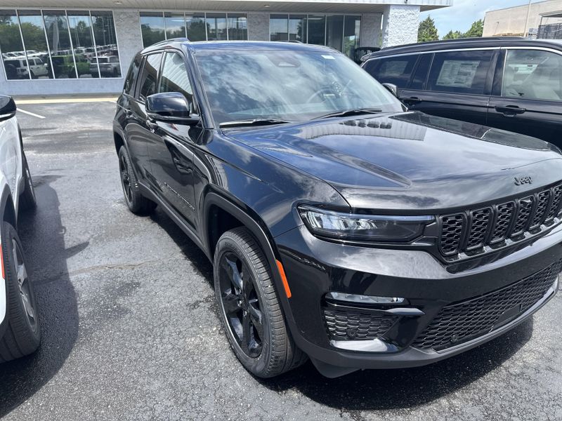 2025 Jeep Grand Cherokee Limited 4x4Image 3
