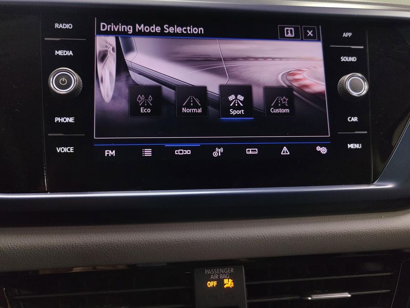 Used 2023 Volkswagen Taos SE AWD w/SunroofImage 23