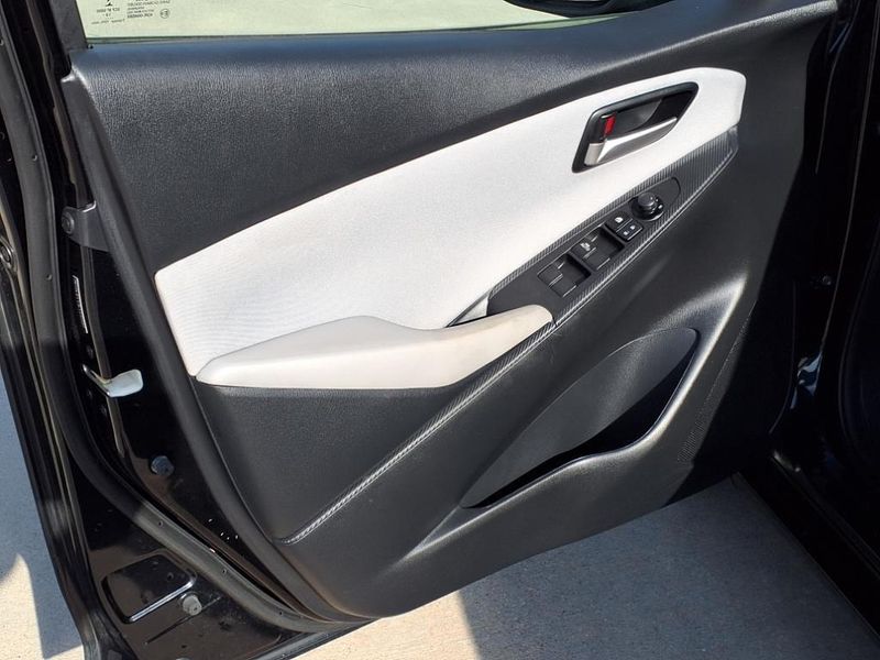 2019 Toyota Yaris Sedan LImage 20