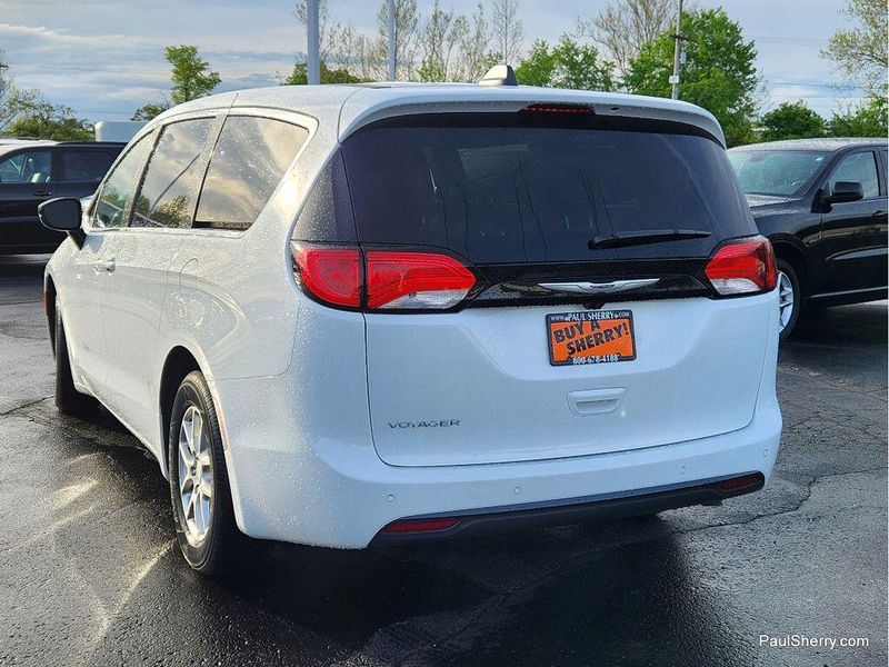 New 2026 Chrysler Voyager Lx