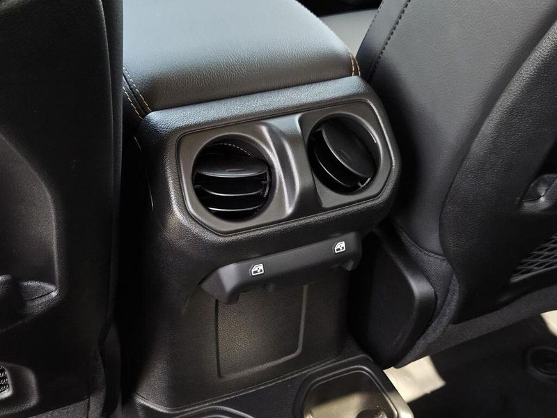 2025 Jeep Gladiator High Tide 4x4Image 27