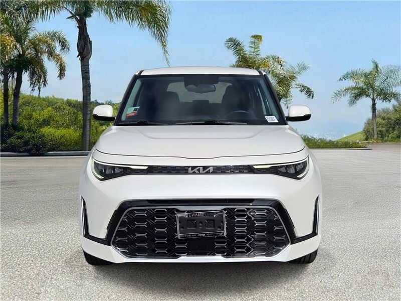 2023 Kia Soul GT-Line photo 2
