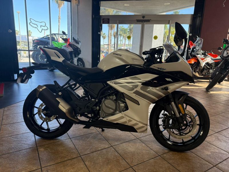 New 2026 CFMOTO 300SS Image 7