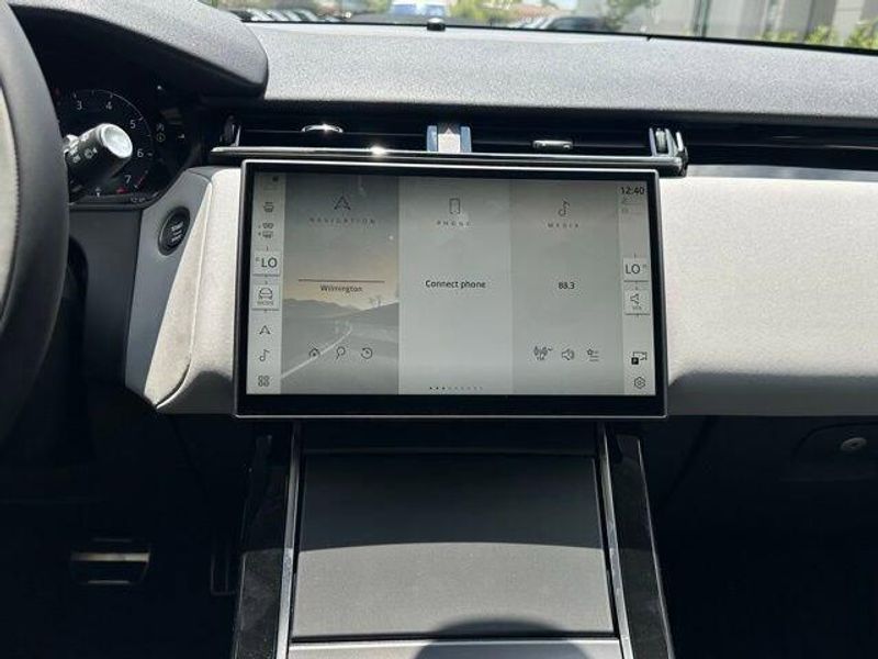 2025 Land Rover Range Rover Velar Dynamic SE