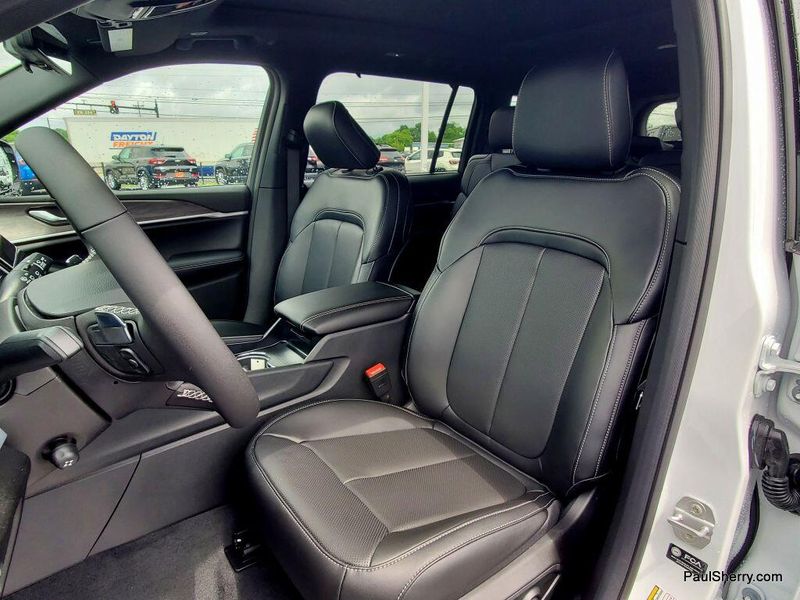 2025 Jeep Grand Cherokee L Limited 4x4Image 25