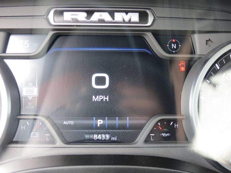 Used 2025 Jeep Grand Cherokee Limited 4x4 4dr SUVImage 27