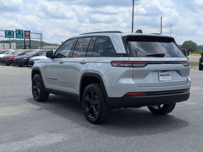 2024 Jeep Grand Cherokee Altitude 4x2Image 5