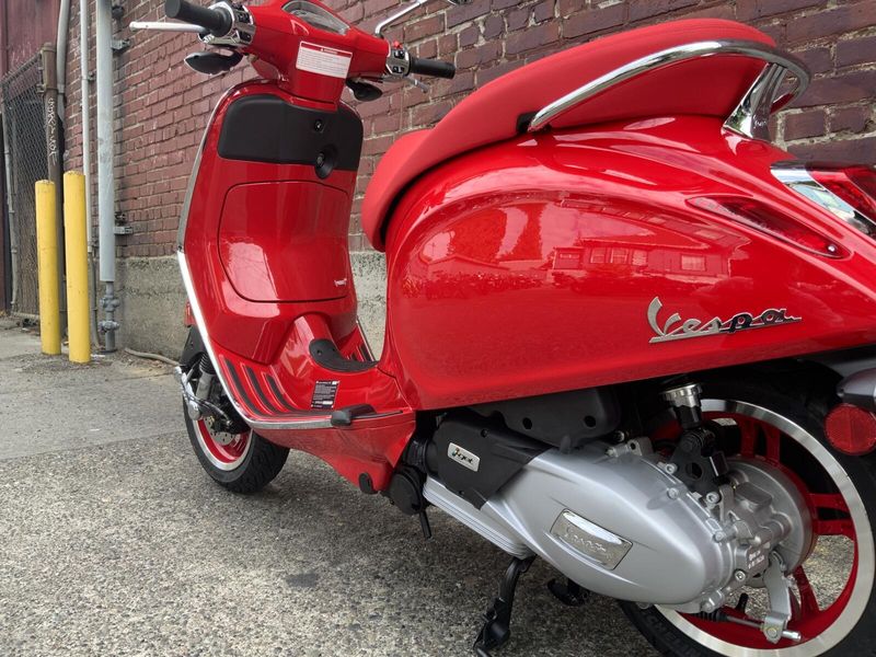 New 2027 Vespa PRIMAVERA 150 RED 