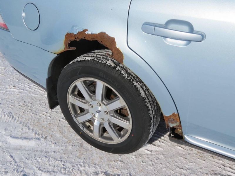 Used 2009 Ford Taurus SEL 4dr SedanImage 4