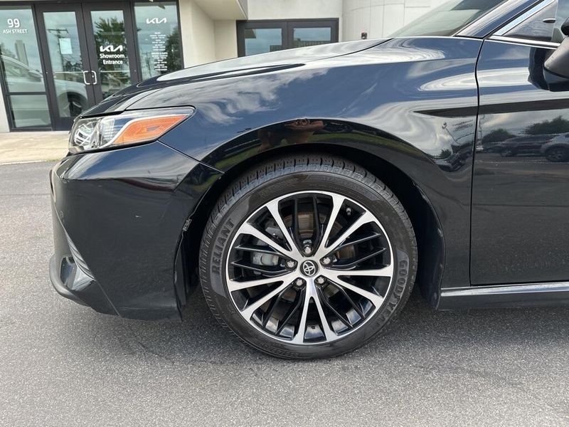 Used 2019 Toyota Camry LImage 11