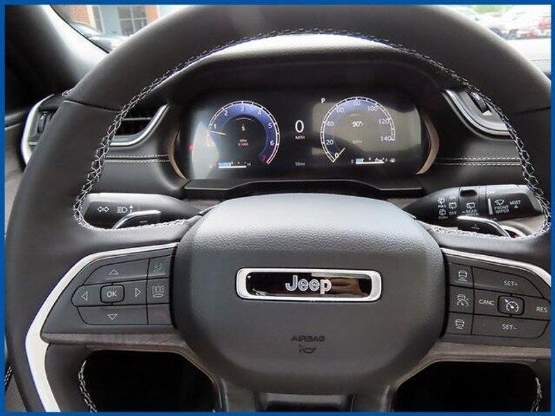 New 2025 Jeep Grand Cherokee LimitedImage 16
