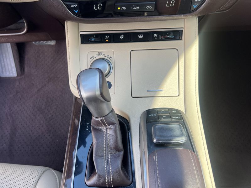 2017 Lexus ES 350Image 14