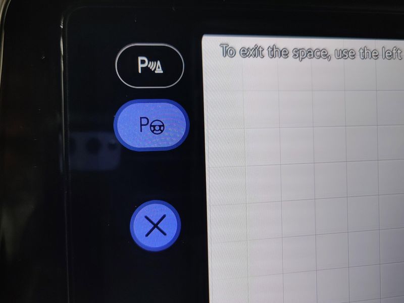 Used 2025 Volkswagen Atlas Cross Sport SEL Premium R-Line w/Sunroof/NavImage 25