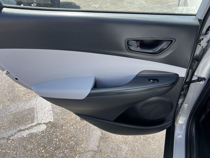 Used 2022 Hyundai Kona SEImage 16