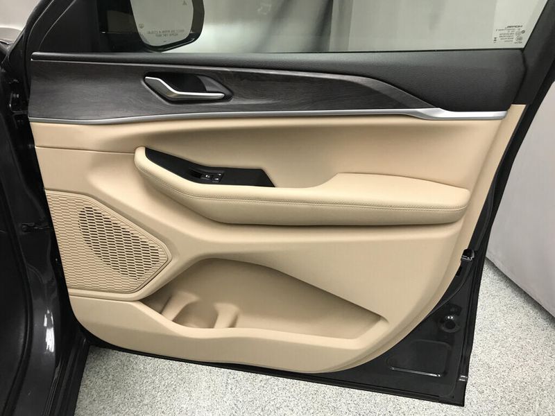 Used 2023 Jeep Grand Cherokee L LimitedImage 18